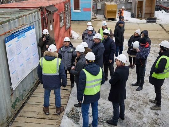 Мэр проинспектировал строительство дополнительного здания к школе № 30 в Южно-Сахалинске