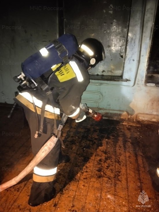На пожаре в Усть-Илимске спасли 32 человека