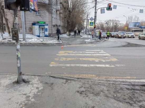 В Новосибирске женщину сбили на пешеходном переходе на улице Ватутина