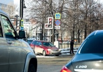 В Екатеринбурге произошло массовое ДТП из пяти автомобилей, сообщает e1