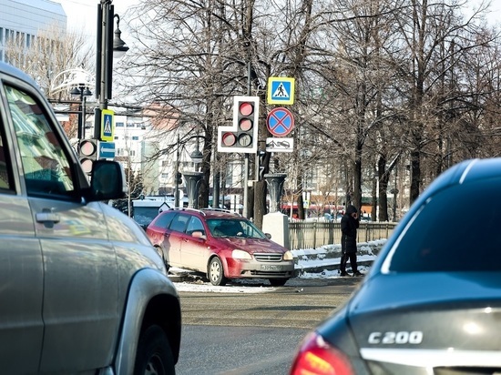 В Екатеринбурге произошла массовая авария с участием пяти автомобилей