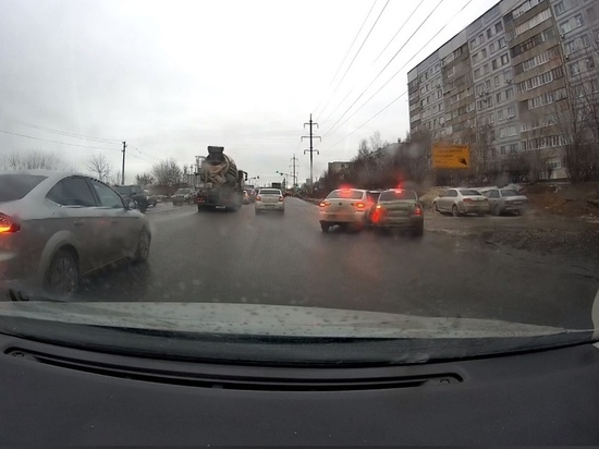 На улице Бирюзова в Рязани произошло ДТП с участием машины такси
