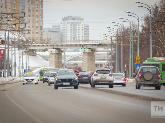 В Казани на ряде улиц запретили остановку авто