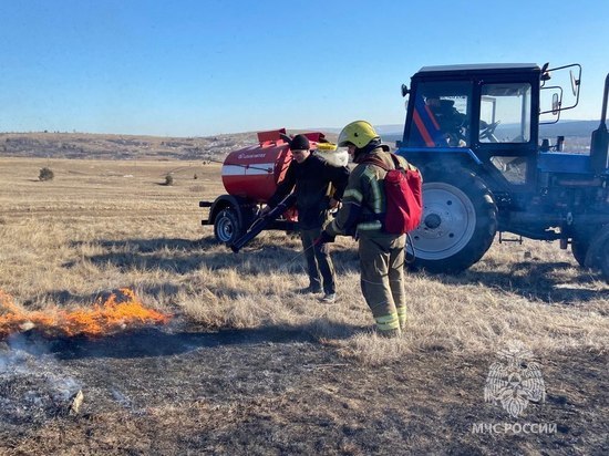 Пожарные потушили первый в 2023 году пал травы на территории Красноярского края