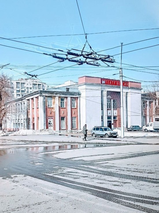 В Саратове усилят конструкции здания театра «Версия»