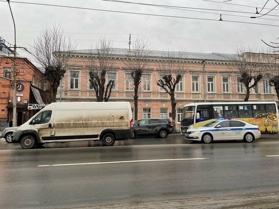 На улице Ленина в центре Рязани микроавтобус столкнулся с Toyota