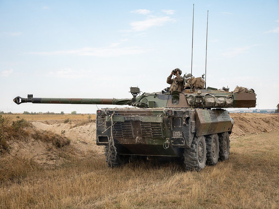 На Украину прибыла партия французских колесных танков AMX-10RC