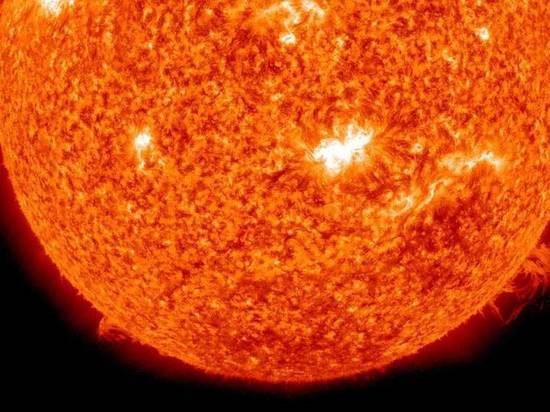 Вспышки на Солнце вызвали череду магнитных бурь и полярных сияний на Земле