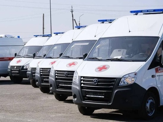 Астраханские больницы получили новые машины скорой помощи