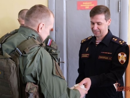 В Орле отличившиеся на спецоперации бойцы ОМОН принимали награды