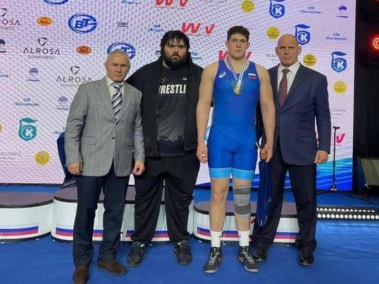 Борец из Тарко-Сале завоевал золото первенства России