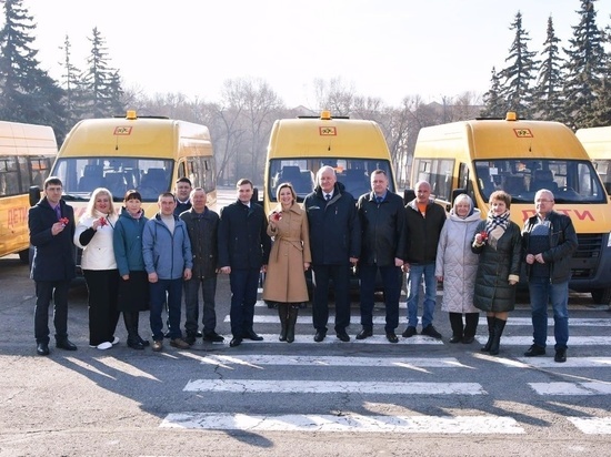 Новые школьные автобусы получили районы Хакасии