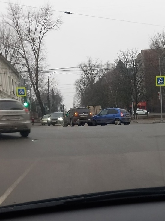 В Курске 17 марта в соцсетях зафиксировали первое ДТП на ул. Дзержинского