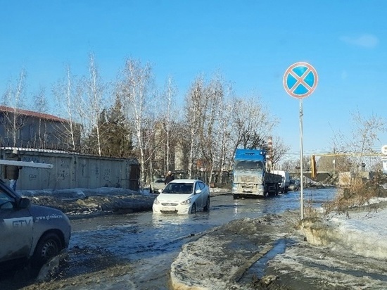 В Новосибирске затопило улицу Большую