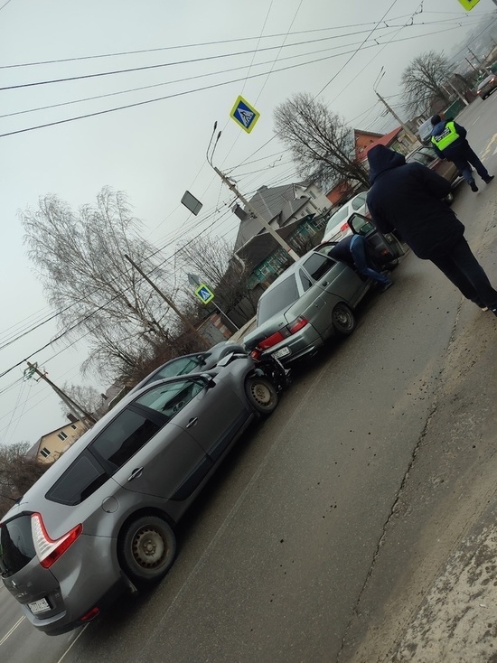 В Курске 17 марта произошло тройное  ДТП на улице Кавказской