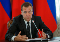 Заместитель председателя Совета безопасности России Дмитрий Медведев приезжал в Петербург, чтобы провести совещание по вопросам набора на контрактную службу.