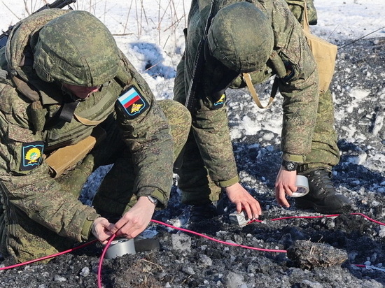 Разведчики НВВКУ в Новосибирске отработали подрыв объектов