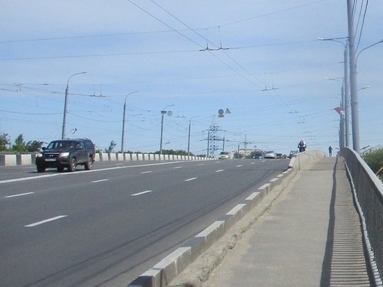 В Нижнем Новгороде перекрыли часть Стригинского моста из-за ремонта