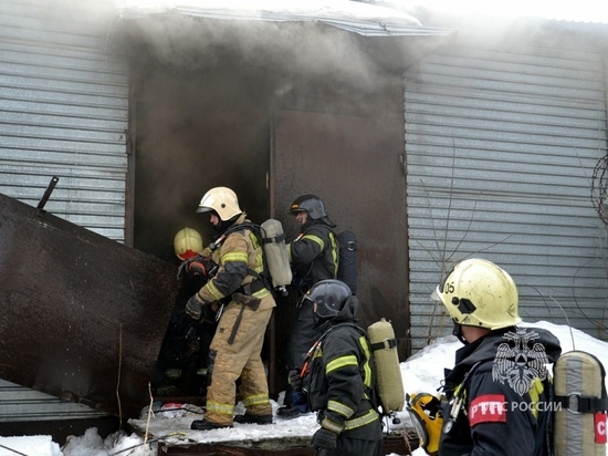 В Челябинске из горящего спорткомплекса эвакуировали людей