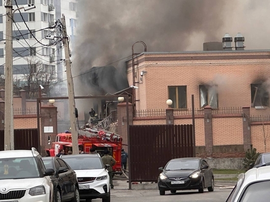 Три человека погибли при взрыве в здании Погрануправления ФСБ в Ростове