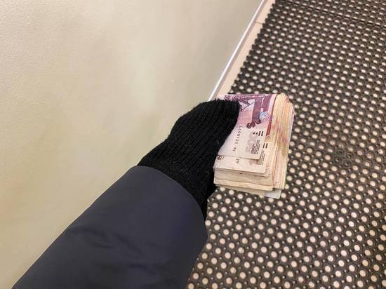 Незнакомцы под угрозой пистолета заставили петербуржца перевести им деньги через «Сбербанк Онлайн»