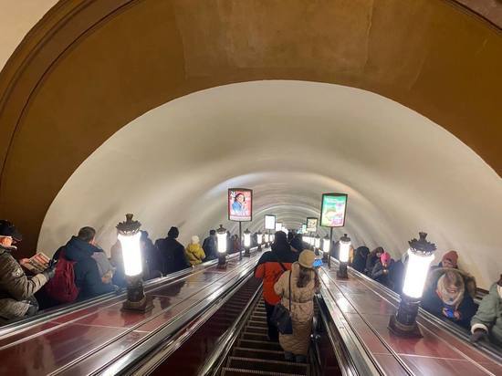 Станция метро «Черная речка» изменит режим работы с 21 марта из-за капремонта эскалатора