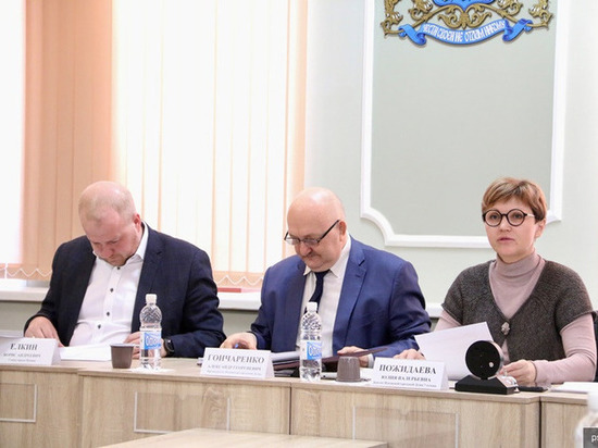 Работу по решению актуальных проблем избирательных округов обсудили в Пскове