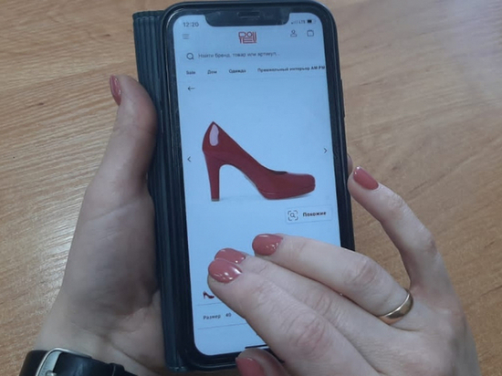 Жительницу Тверской области обманули во время покупки красных туфель