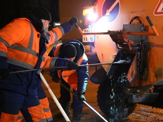 На проезде Копровом в Ижевске в ночь на 17 марта заделали ямы и выбоины