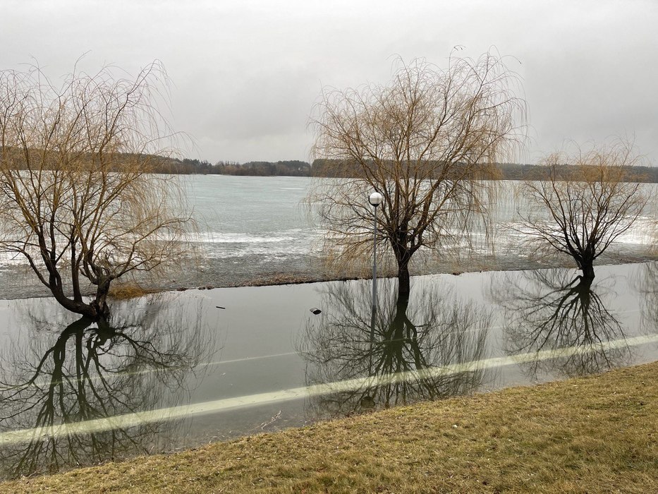 Большая вода на пензенских набережных: фоторепортаж с затопленных прогулочных зон 