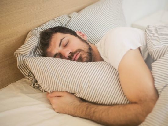 Невролог объяснил, почему важно не копить недосып