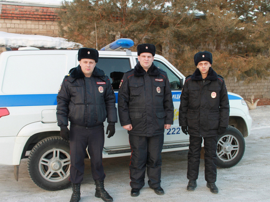 В Оренбургской области награждены полицейские за спасение людей на пожаре