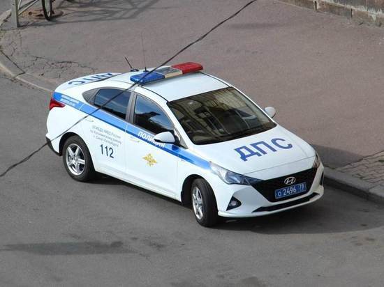 Водитель такси закончил работу в Невском районе по решению полицейских, он не ориентировался в пространстве