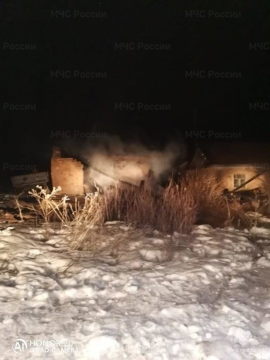 В Новосергиевском районе горел дом