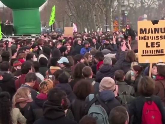 В Париже начался очередной митинг против пенсионной реформы