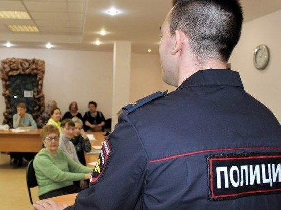 Полицейские Красноярска напомнили пенсионерам о методах борьбы с мошенниками