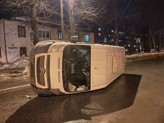 Пассажирский автобус попал в аварию в Уфе