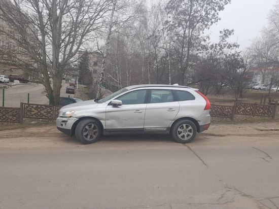 В Воронежской области в больницу попали мужчина и женщина после наезда иномарки на забор