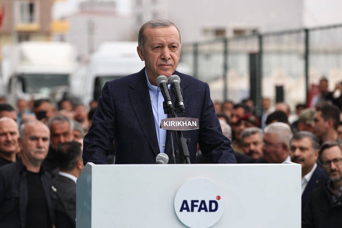 Seeking re-election, Erdogan lifts veto on NATO expansion