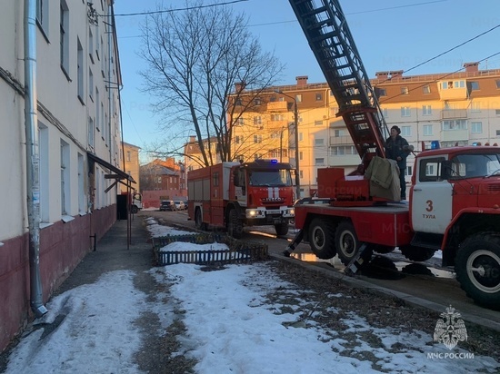 На пожаре в Туле на улице Кирова днем 18 марта мужчина получил ожоги рук и лица