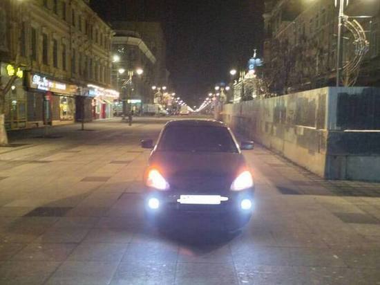 Ночью на саратовской улице, по которой нельзя ездить, машина сбила пешехода