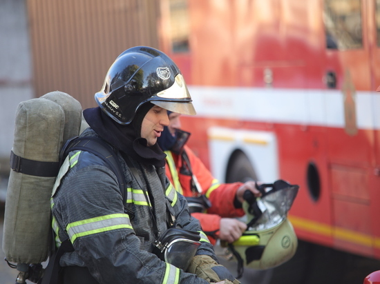 При пожаре в девятиэтажке на Бабикова в Мурманске пострадал человек