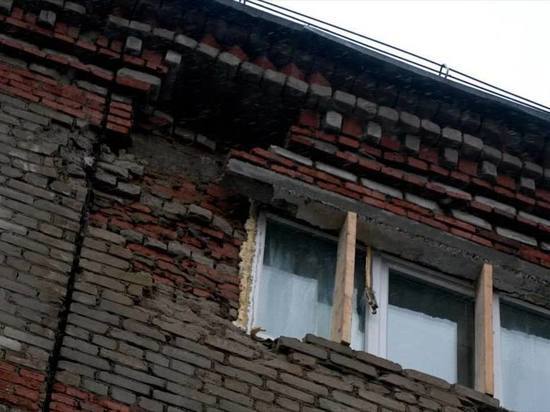 На жилом здании в Чебоксарах разрушилась кирпичная кладка