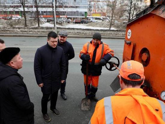 Ратмир Мавлиев проинспектировал ход ямочного ремонта в Уфе