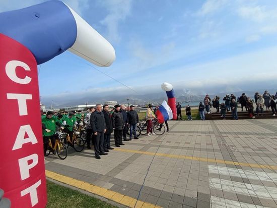 Казаки-кадеты приняли участие в велозаезде в Новороссийске