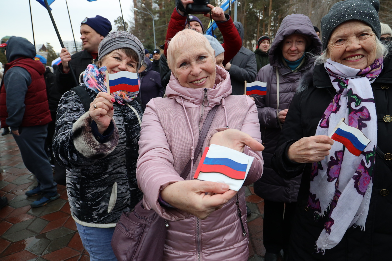 «Крымская весна» прошла в Челябинске: яркие кадры митинга-концерта