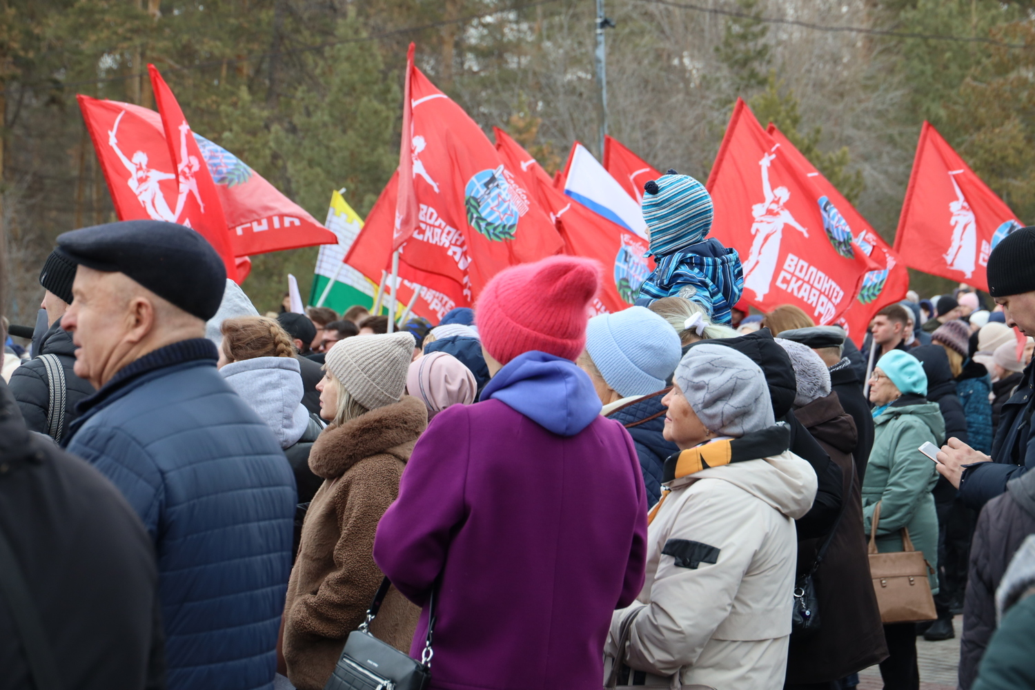 «Крымская весна» прошла в Челябинске: яркие кадры митинга-концерта