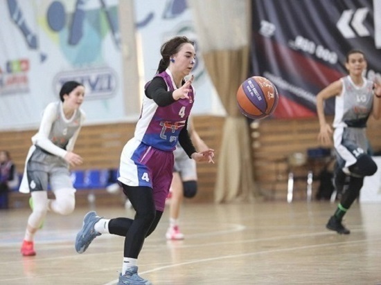 В Архангельске школьные баскетбольные команды сражаются за выход в суперфинал  «КЭС-БАСКЕТ»