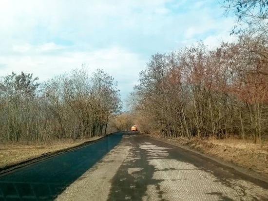 На белгородской автодороге Черниково – Выползово делают ямочный ремонт картами