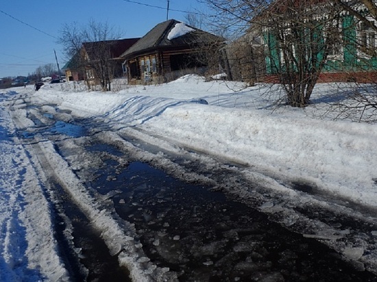 В Яранске не сработала схема «само растает»: дороги от снега очистят сегодня же